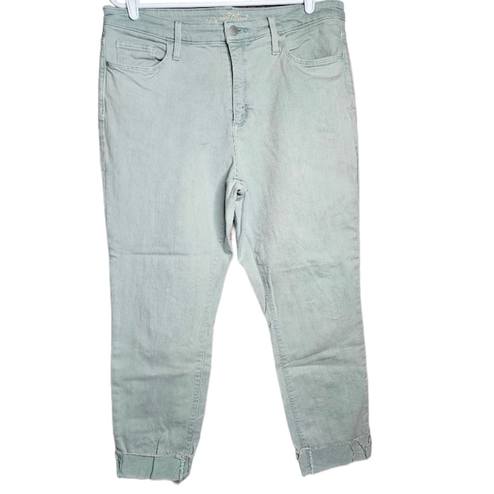 Universal Threads Light Blue Raw Edge Hem Jean Capris Size 14